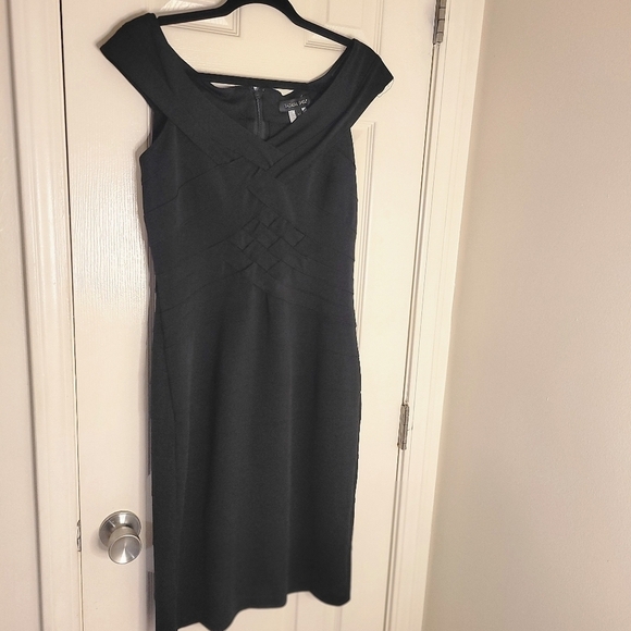 Tadashi SHOJI Black Off Shoulder Dress size M - Picture 1 of 16